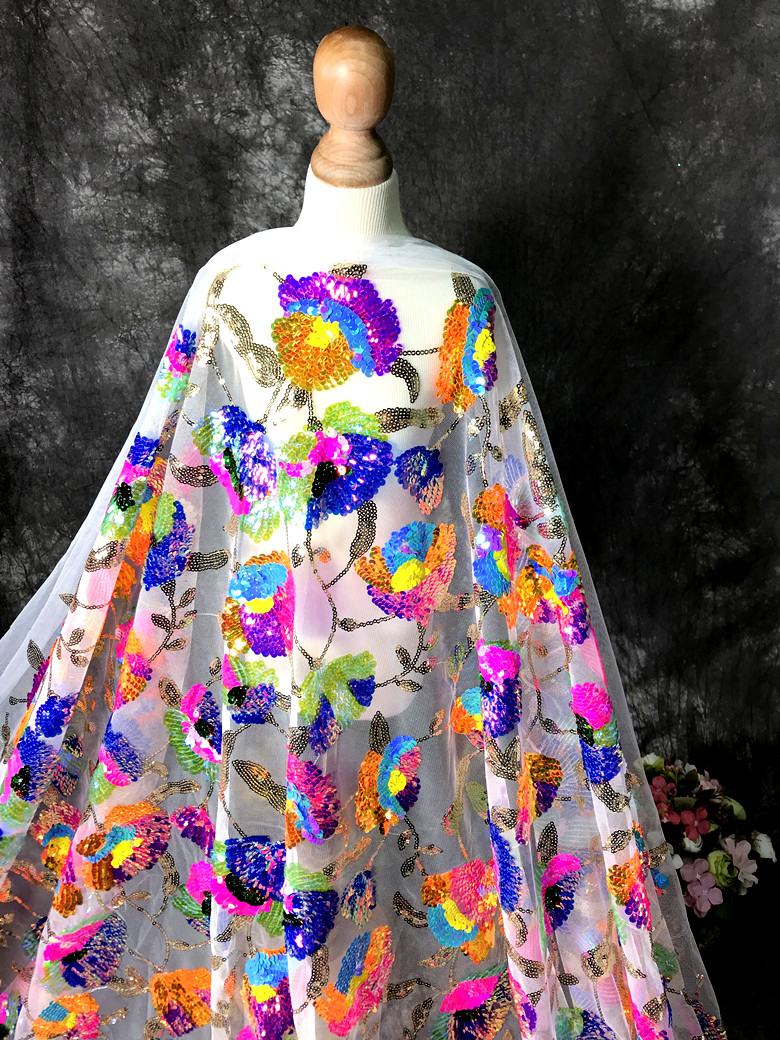 Crystal Mesh Fabric - カラフルなスパンコールのついた儀式用ドレス,きらびやかなメッシュのドレス,ハイエンドのカスタムデザイン,デザイナー生地,刺fabric生地